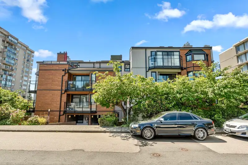 403 1340 DUCHESS AVENUE - photo 4 of 27