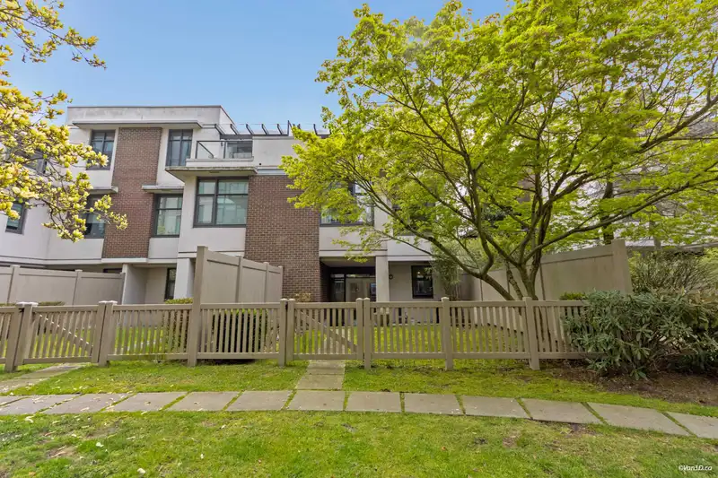 7039 17TH AVENUE - photo 2 of 29