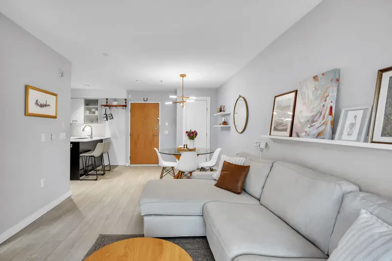 405 935 W 16TH STREET - photo 4 of 25