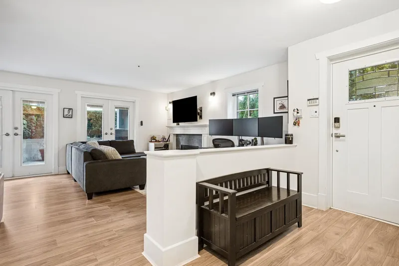 327 W 15TH AVENUE - photo 4 of 24