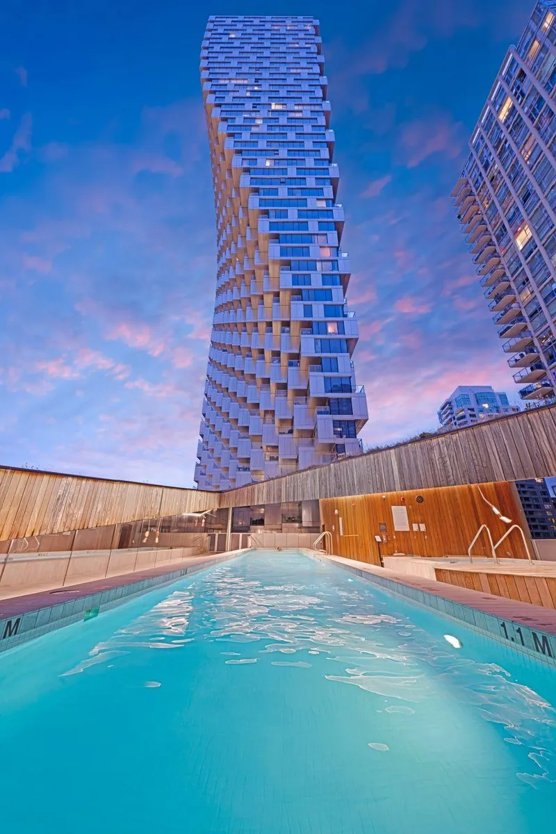 5702 1480 HOWE STREET - photo 4 of 25