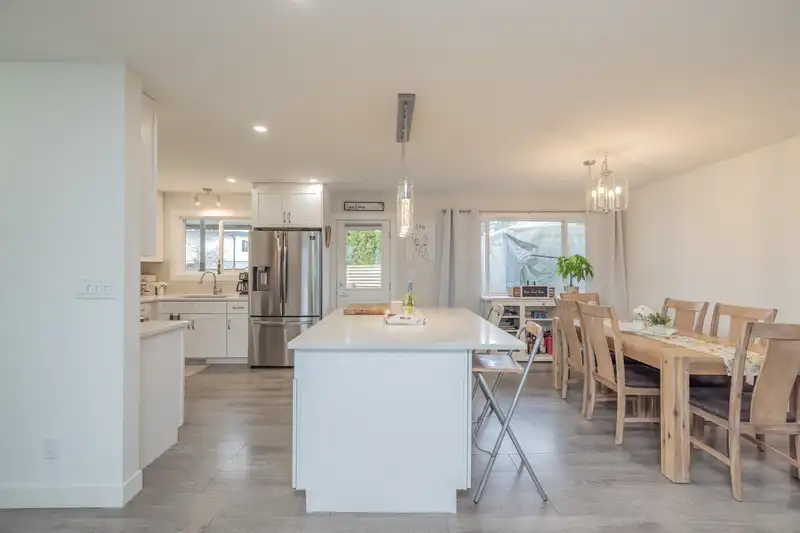 32073 WESTVIEW AVENUE - photo 3 of 38