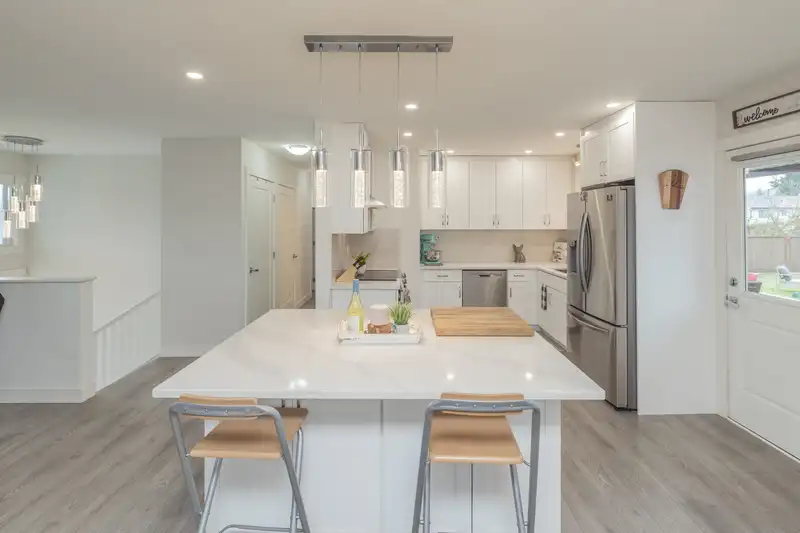 32073 WESTVIEW AVENUE - photo 4 of 38