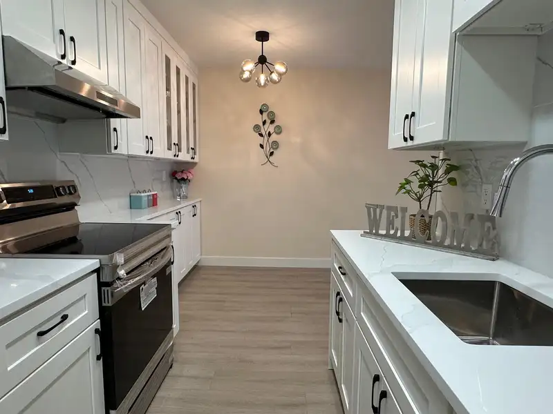 401 4941 LOUGHEED HIGHWAY - photo 4 of 25