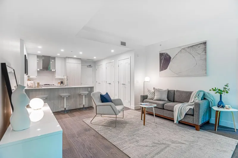 209 488 W 58TH AVENUE - photo 2 of 21