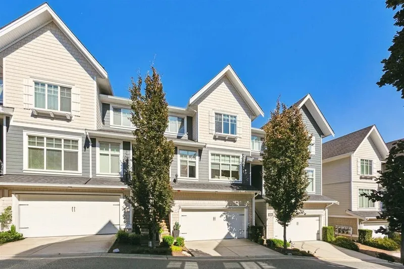 18 19938 70 AVENUE - photo 1 of 10