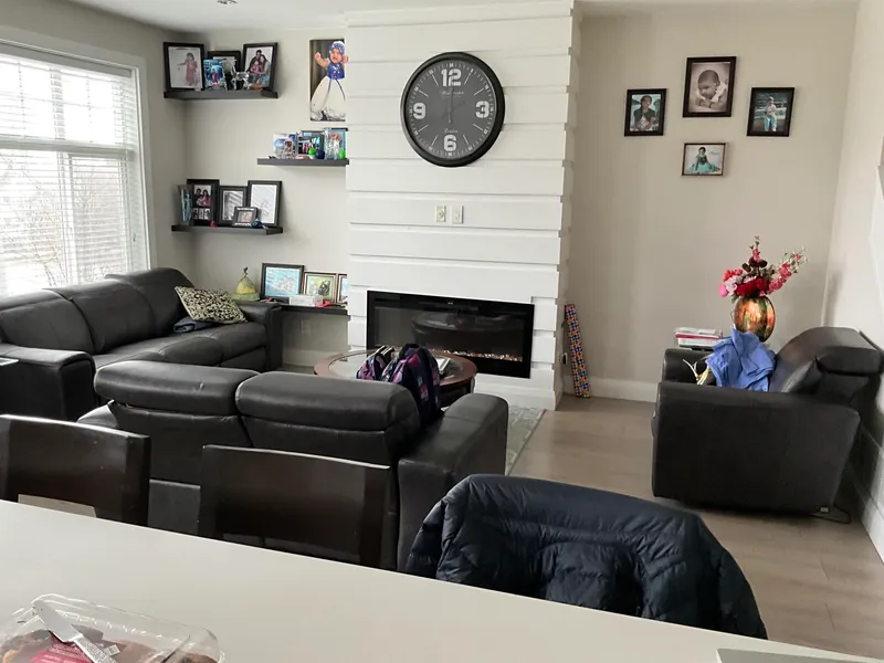 18 19938 70 AVENUE - photo 3 of 10