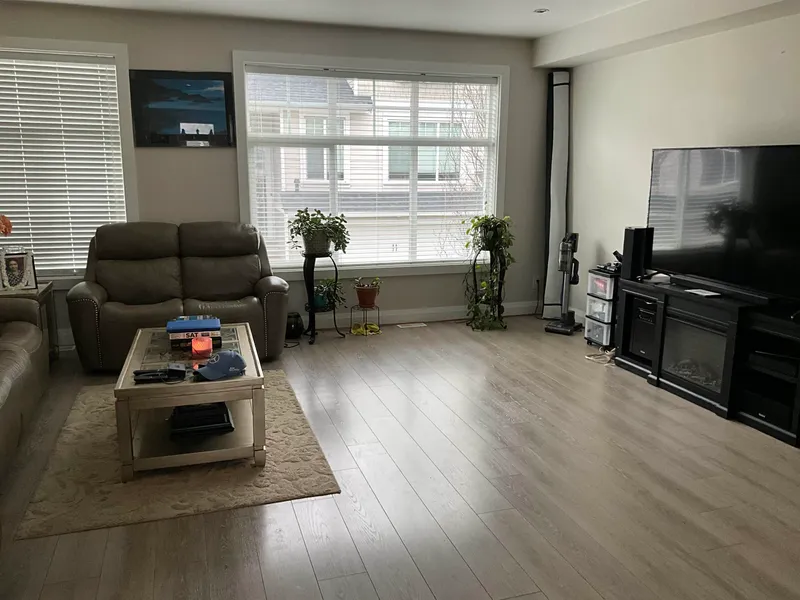 18 19938 70 AVENUE - photo 4 of 10