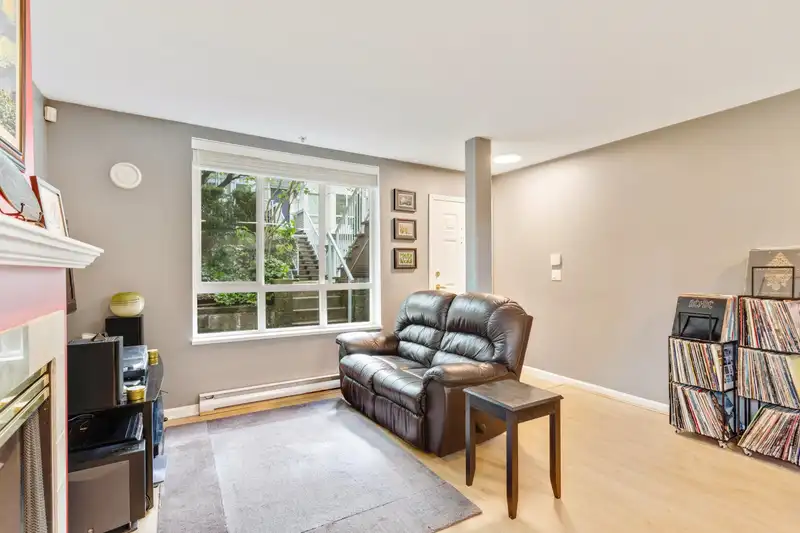 112 6588 SOUTHOAKS CRESCENT - photo 3 of 21