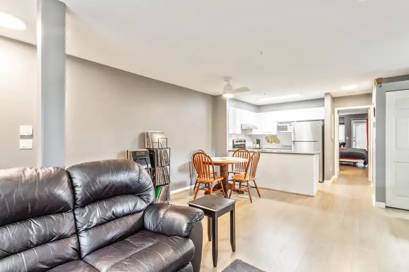112 6588 SOUTHOAKS CRESCENT - photo 4 of 21