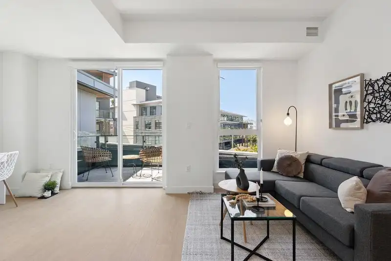 202 333 ST. DAVID'S AVENUE - photo 4 of 32