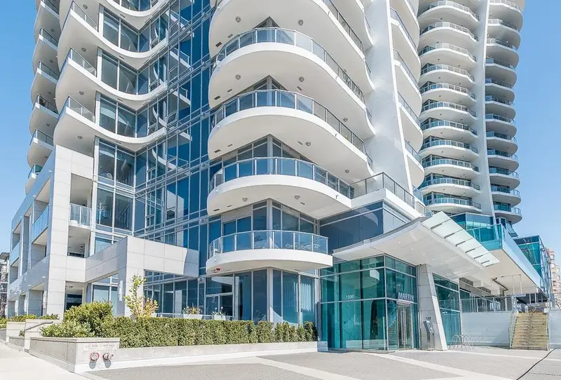 604 1500 MARTIN STREET - photo 3 of 25