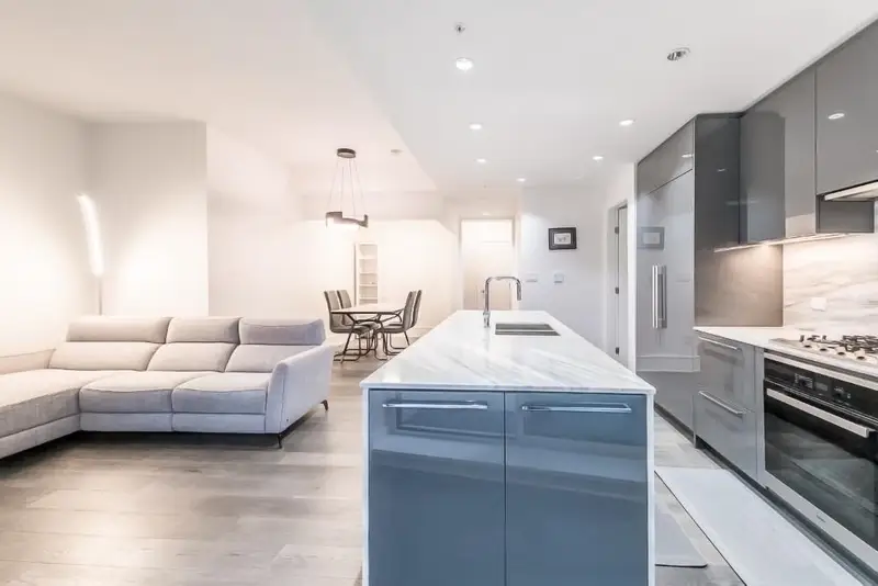 604 1500 MARTIN STREET - photo 4 of 25