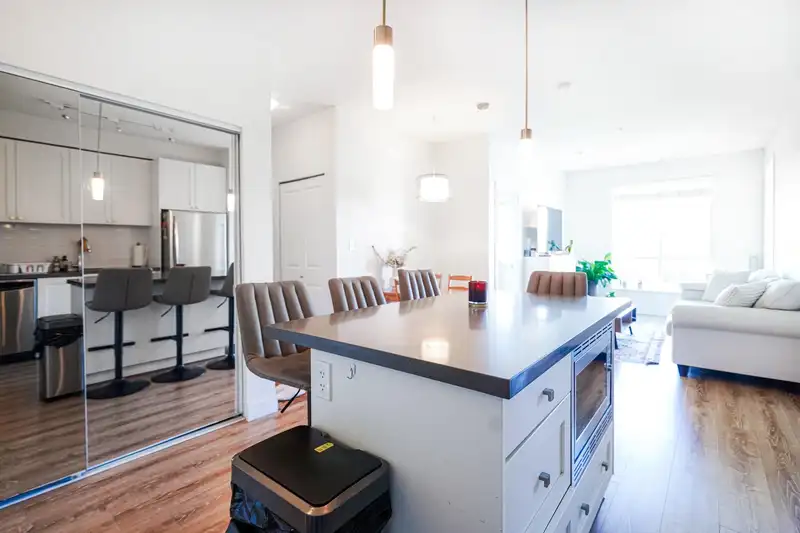 213 15850 26 AVENUE - photo 1 of 21