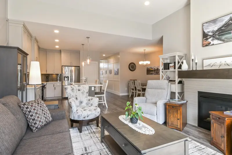 64 46110 THOMAS ROAD - photo 3 of 25