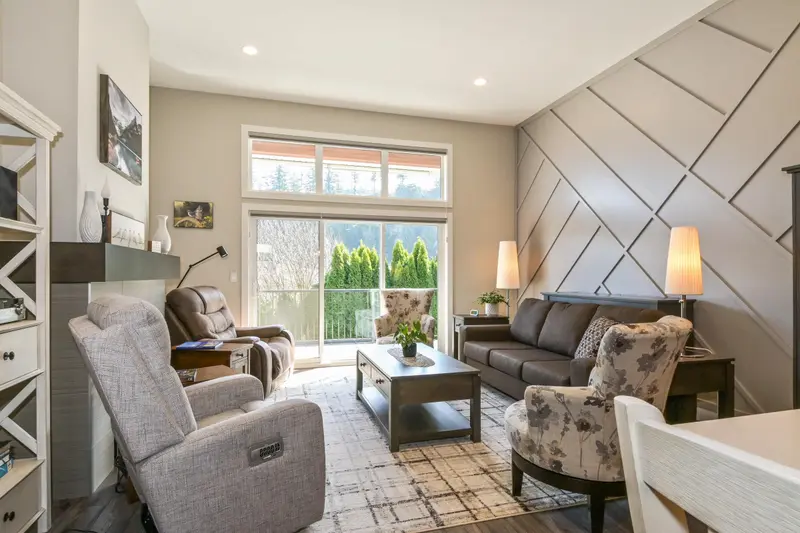 64 46110 THOMAS ROAD - photo 4 of 25