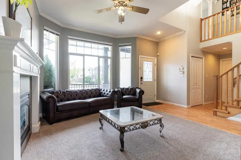 18495 68A AVENUE - photo 4 of 28
