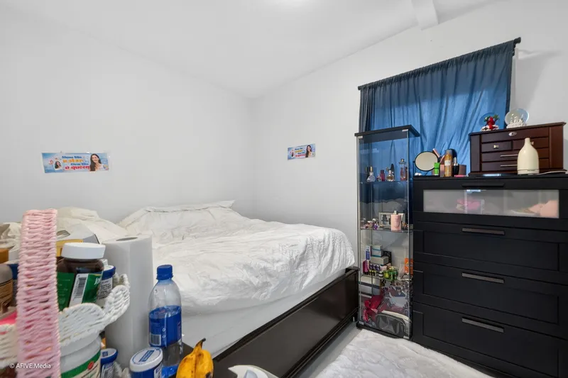 1052 E 50TH AVENUE - photo 4 of 25