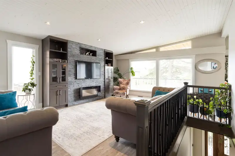 10711 SEAMOUNT ROAD - photo 1 of 33