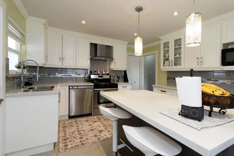 10711 SEAMOUNT ROAD - photo 3 of 33