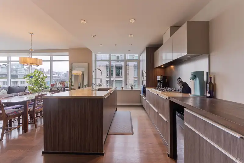 803 1661 ONTARIO STREET - photo 3 of 17