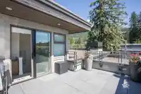 300 2432 HAYWOOD AVENUE - thumbnail 3