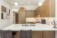 300 2432 HAYWOOD AVENUE - thumbnail 8