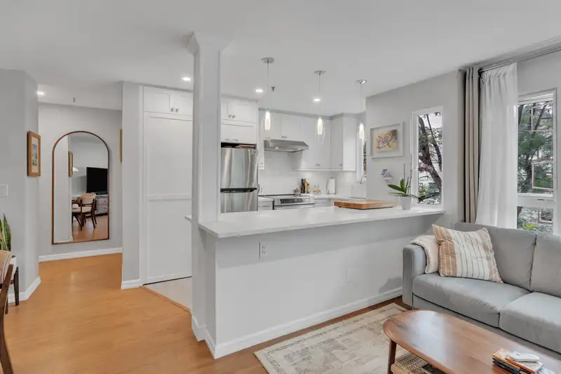 315 2020 W 8TH AVENUE - photo 3 of 21