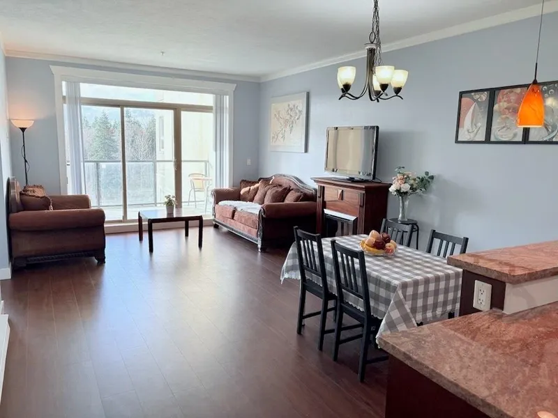 521 14333 104TH AVENUE - photo 3 of 25