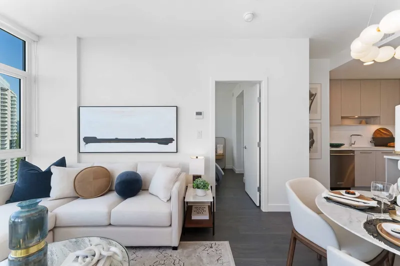 1608 518 CLARKE ROAD - photo 2 of 10