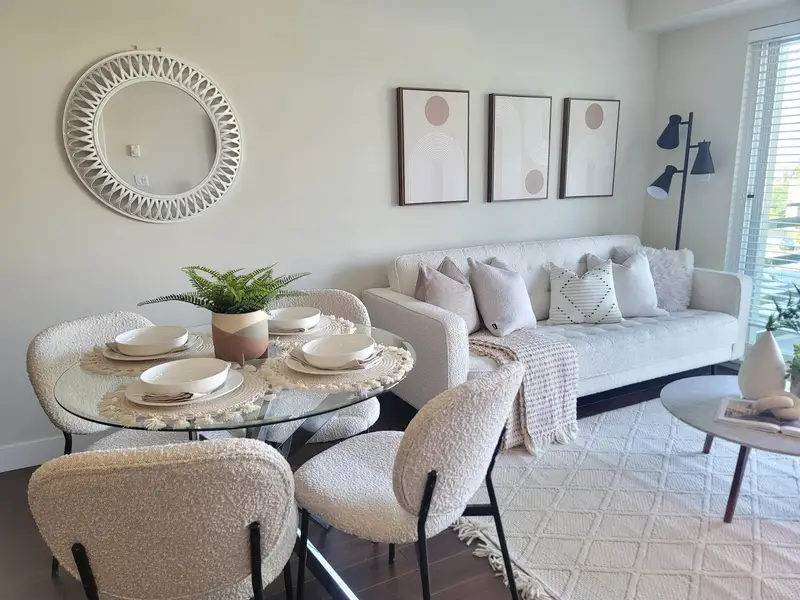 309 15775 CROYDON DRIVE - photo 3 of 14