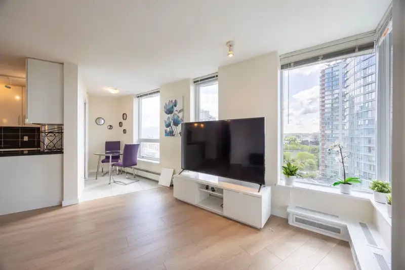 1906 188 KEEFER PLACE - photo 3 of 30