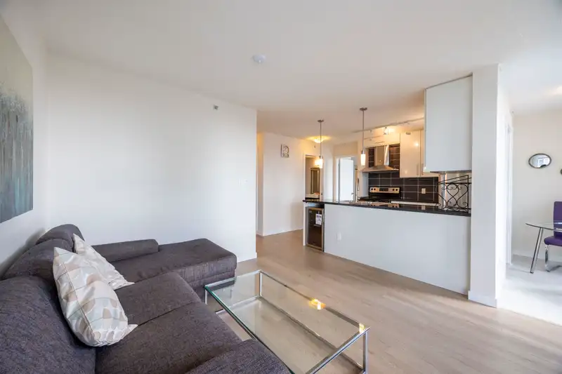 1906 188 KEEFER PLACE - photo 4 of 30