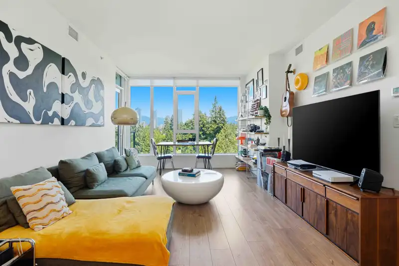 1501 595 AUSTIN AVENUE - photo 4 of 40