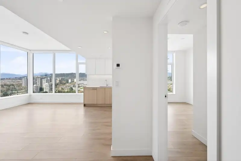 2804 308 ALDERSON AVENUE - photo 2 of 13