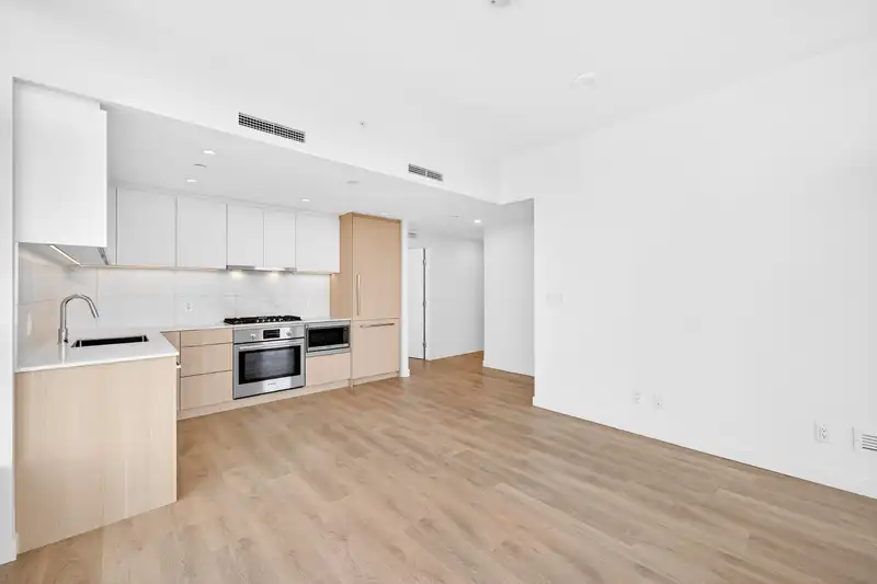 2804 308 ALDERSON AVENUE - photo 3 of 13