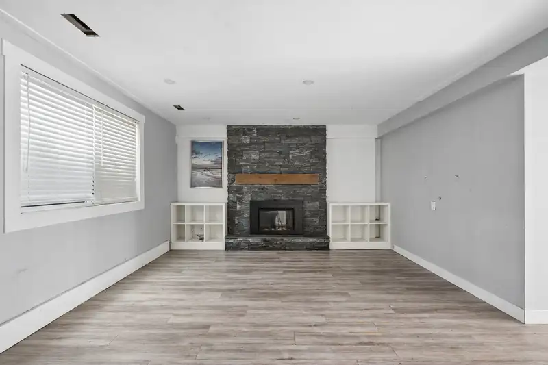 5388 46 AVENUE - photo 2 of 12