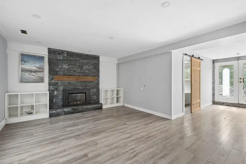 5388 46 AVENUE - photo 3 of 12