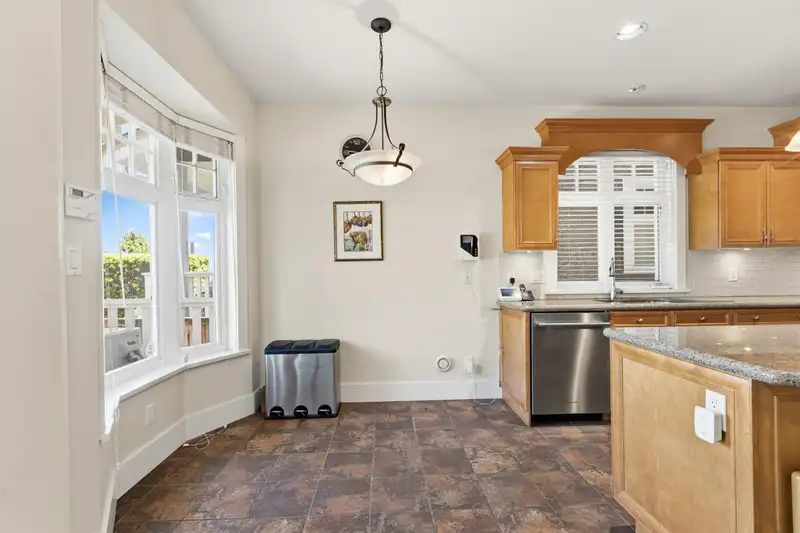 4188 BALACLAVA STREET - photo 4 of 40