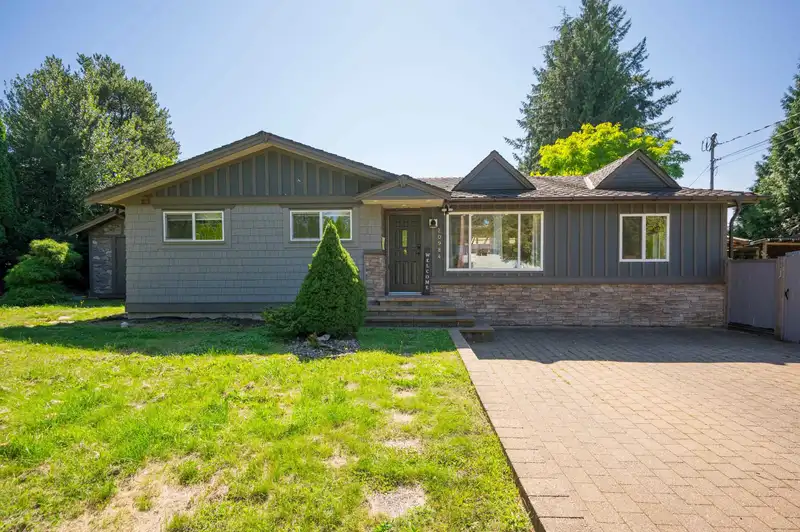20984 118 AVENUE - photo 1 of 38