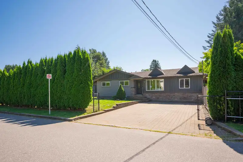 20984 118 AVENUE - photo 2 of 38
