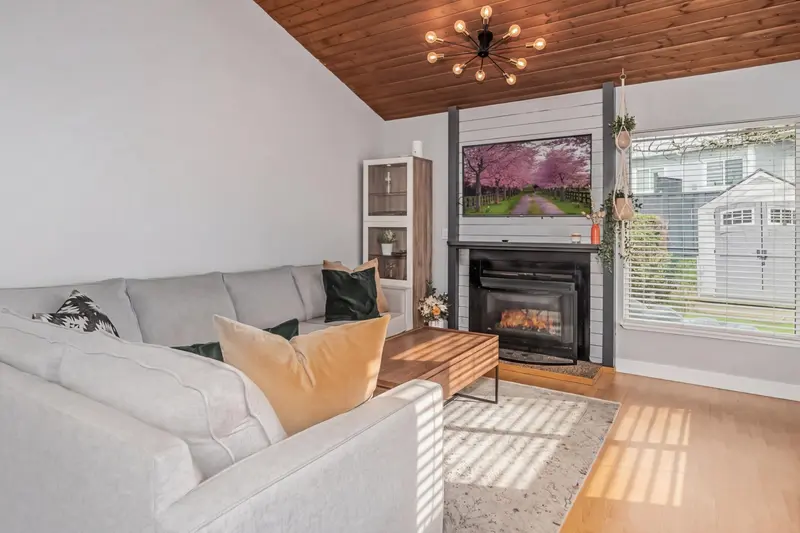 6076 W GREENSIDE DRIVE - photo 3 of 25