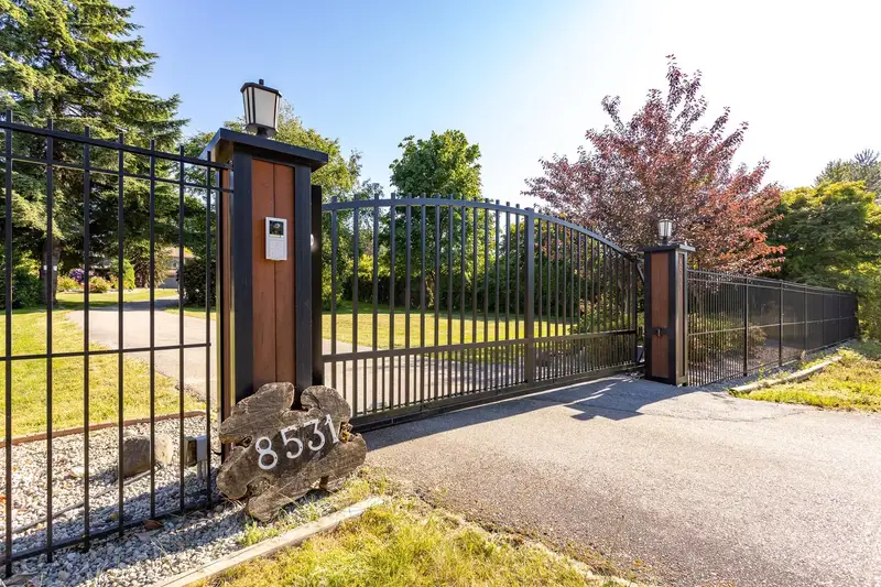 8531 BANNISTER DRIVE - photo 4 of 25