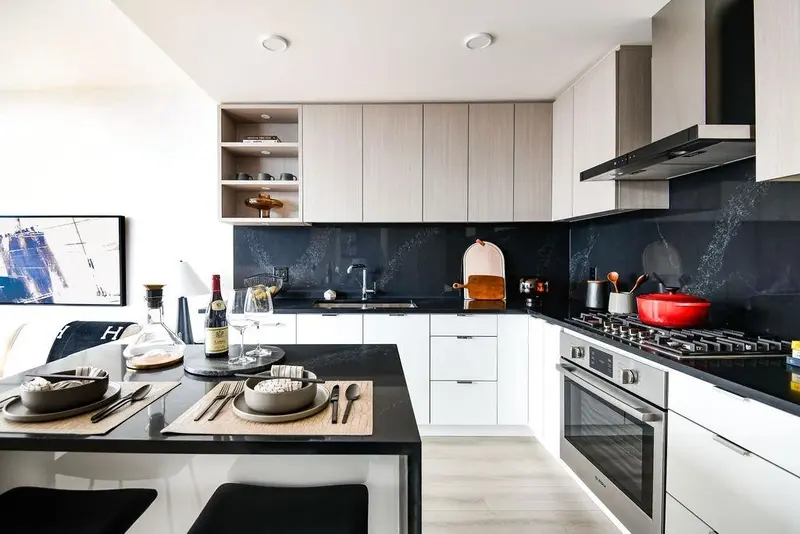 2504 4988 BENNETT STREET - photo 4 of 16