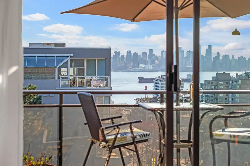 604 444 LONSDALE AVENUE - photo 1 of 36