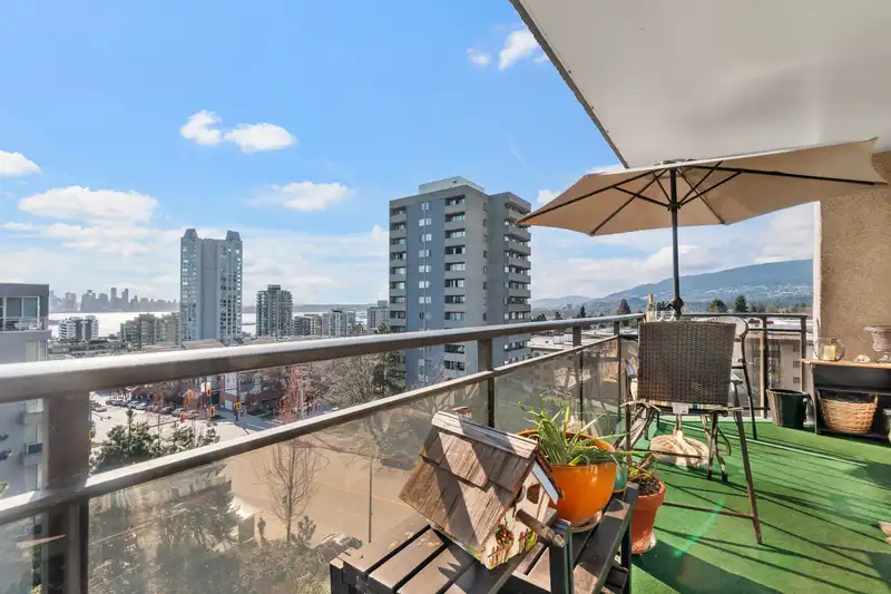 604 444 LONSDALE AVENUE - photo 2 of 36