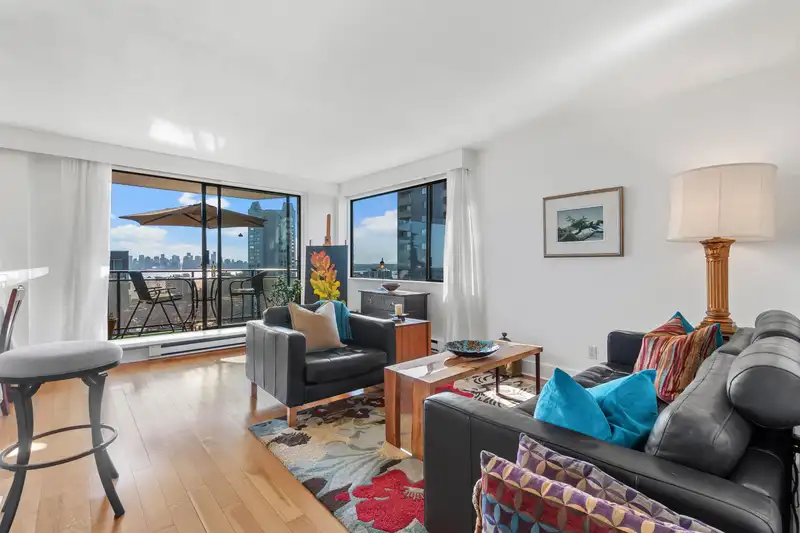 604 444 LONSDALE AVENUE - photo 4 of 36