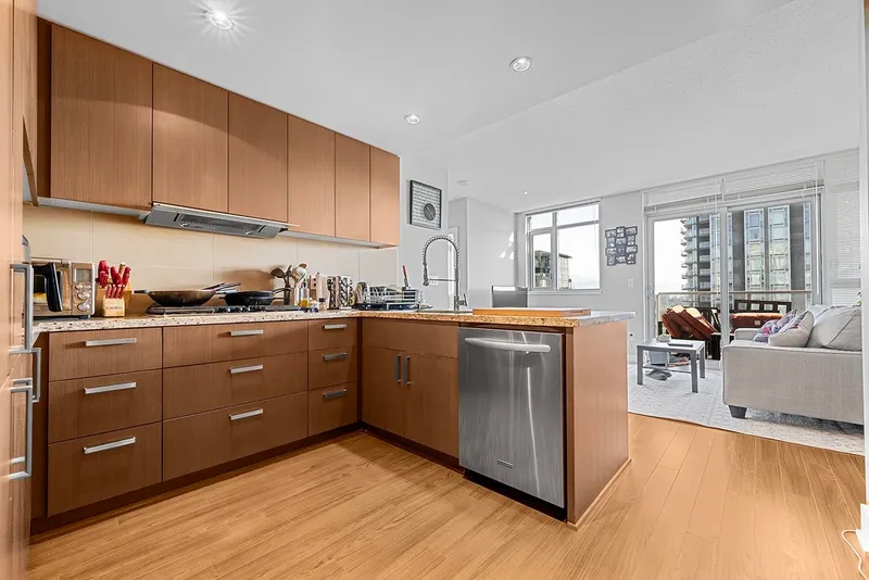 2807 1155 THE HIGH STREET - photo 2 of 24