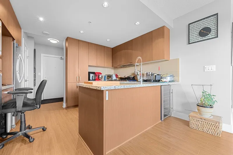 2807 1155 THE HIGH STREET - photo 4 of 24