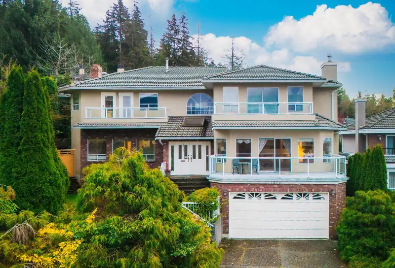 7370 PANDORA STREET - photo 4 of 40